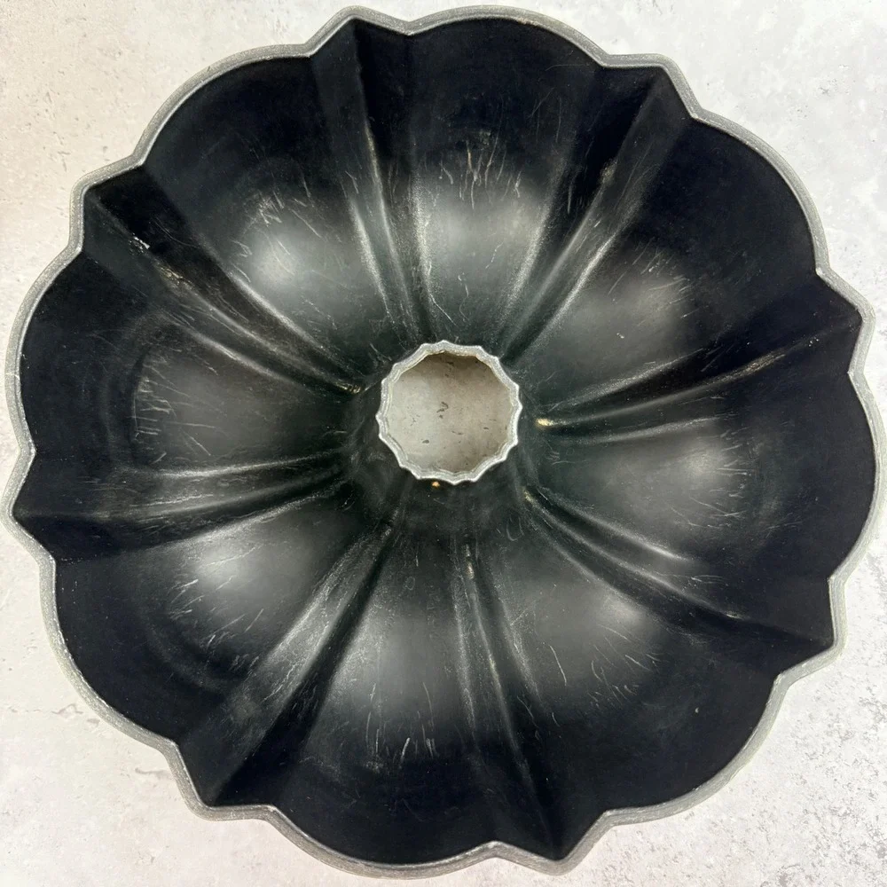 Nordic Ware Bundt Pan Avocado Green‎ 12 Cup Heavy Cast Aluminum Box 1970s